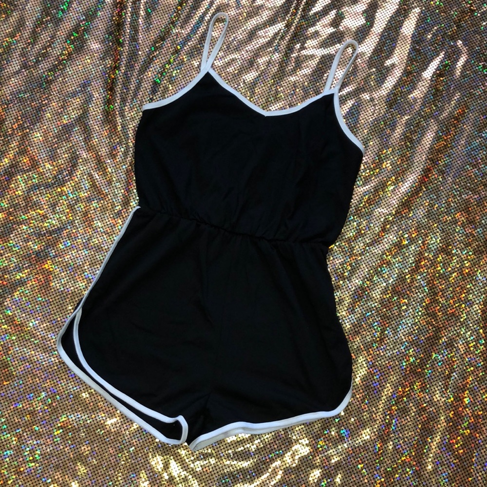 -Boutique- Shorts Romper - Picture 5 of 17